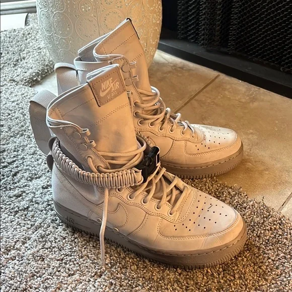 Nike Air SF AF1 White High-Top Sneakers with Textured Design - Picture 3 of 4